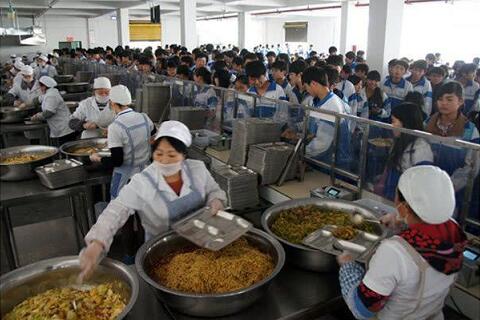 學(xué)校食堂承包這個(gè)近乎被壟斷的賺錢生意，如今卻“開不下去”？